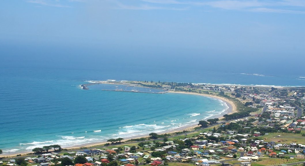 photo overlooking apollo bay victoria